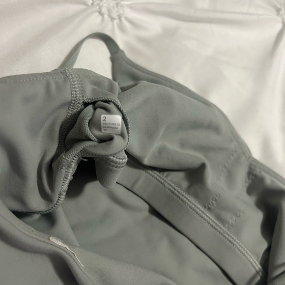 green lululemon cropped tank - Picture 3 of 4